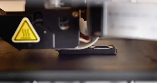 Faserverstärktes Bauteil mit Gewindemutter | Markforged Mark Two